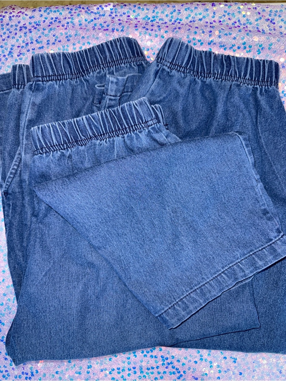 2825-Turtle Bay New York Women's Elastic Waist Denim Capris in Blue-2 Lot